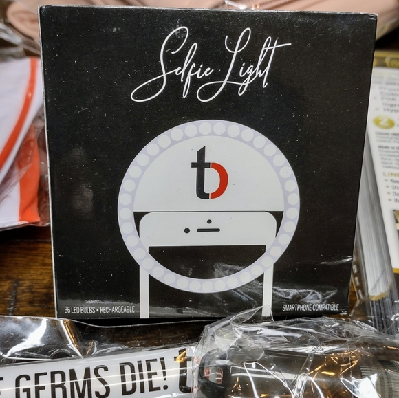 Tori Belle Influencer Swag & Cards - Picture 2 of 5